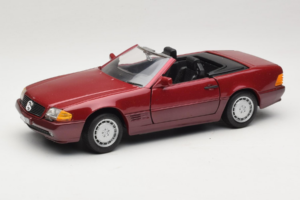 Mercedes 500 SL R129 Tummanpunainen Revell 1:18 8801 Metalli