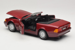 Mercedes 500 SL R129 Tummanpunainen Revell 1:18 8801 Metalli — kuva 5 / 8