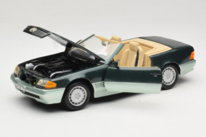 Mercedes 500 SL R129 Hopeavihreä Revell 1:18 8802 Metalli — kuva 2 / 8