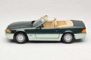 Mercedes 500 SL R129 Hopeavihreä Revell 1:18 8802 Metalli — kuva 4 / 8
