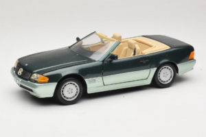 Mercedes 500 SL R129 Hopeavihreä Revell 1:18 8802 Metalli