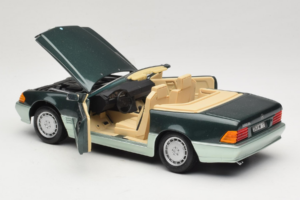 Mercedes 500 SL R129 Hopeavihreä Revell 1:18 8802 Metalli — kuva 5 / 8