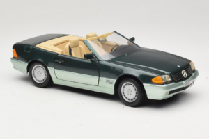 Mercedes 500 SL R129 Hopeavihreä Revell 1:18 8802 Metalli — kuva 6 / 8