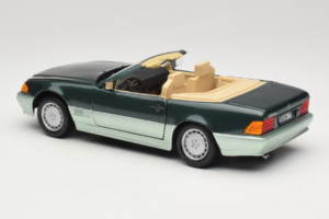 Mercedes 500 SL R129 Hopeavihreä Revell 1:18 8802 Metalli — kuva 7 / 8