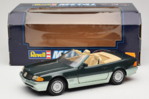 Mercedes 500 SL R129 Hopeavihreä Revell 1:18 8802 Metalli — kuva 8 / 8
