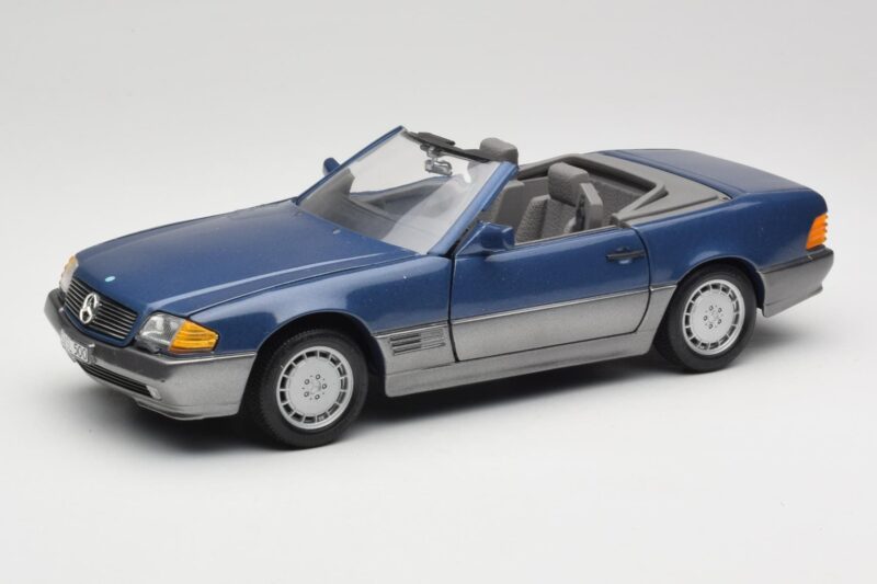 Mercedes SL 500 R129 Nautic Blue Metallic Revell 1:18 8081 Metalli