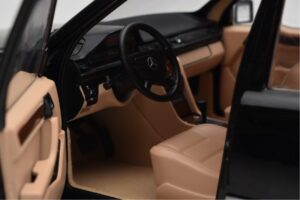 Mercedes 500E W124 Musta Rajoitettu Erä Norev 1:18 183949 Metalli — kuva 11 / 12