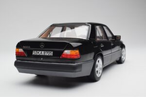 Mercedes 500E W124 Musta Rajoitettu Erä Norev 1:18 183949 Metalli — kuva 10 / 12