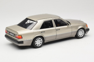 Mercedes 500E W124 Smoke Silver Jälleenmyyjän Erä Norev 1:18 B66040724 Metalli — kuva 3 / 8