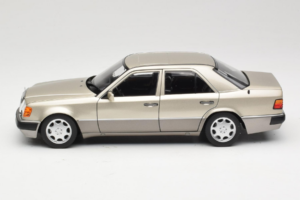 Mercedes 500E W124 Smoke Silver Jälleenmyyjän Erä Norev 1:18 B66040724 Metalli — kuva 4 / 8