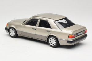 Mercedes 500E W124 Smoke Silver Jälleenmyyjän Erä Norev 1:18 B66040724 Metalli — kuva 7 / 8