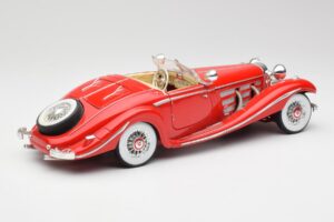 Mercedes 500K Special Roadster Punainen Maisto 1:18 56058 Metalli — kuva 3 / 8