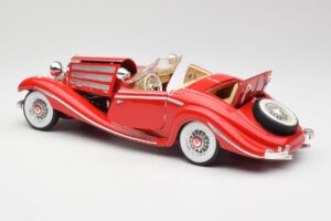 Mercedes 500K Special Roadster Punainen Maisto 1:18 56058 Metalli — kuva 5 / 8