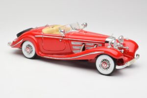 Mercedes 500K Special Roadster Punainen Maisto 1:18 56058 Metalli — kuva 6 / 8