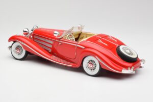 Mercedes 500K Special Roadster Punainen Maisto 1:18 56058 Metalli — kuva 7 / 8