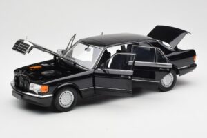 Mercedes 560 SEL W126 Musta Jälleenmyyjäpainos Norev 1:18 B66040599 Metalli — kuva 2 / 8