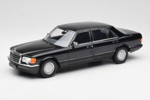 Mercedes 560 SEL W126 Musta Jälleenmyyjäpainos Norev 1:18 B66040599 Metalli