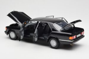 Mercedes 560 SEL W126 Musta Jälleenmyyjäpainos Norev 1:18 B66040599 Metalli — kuva 5 / 8