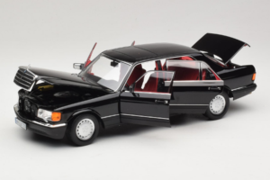 Mercedes 560 SEL W126 Musta Punaisella Sisustuksella Norev 1:18 183788 Metalli — kuva 8 / 8