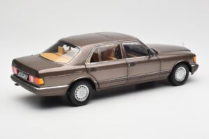 Mercedes 560 SEL W126 Impala Ruskea Jälleenmyyjäpainos Norev 1:18 B66040646 Metalli — kuva 3 / 8