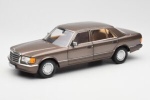 Mercedes 560 SEL W126 Impala Ruskea Jälleenmyyjäpainos Norev 1:18 B66040646 Metalli