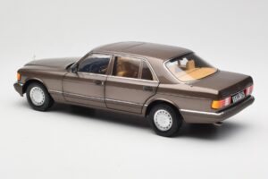 Mercedes 560 SEL W126 Impala Ruskea Jälleenmyyjäpainos Norev 1:18 B66040646 Metalli — kuva 7 / 8