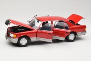 Mercedes 560 SEL W126 Punainen Norev 1:18 183463 Metalli — kuva 2 / 8