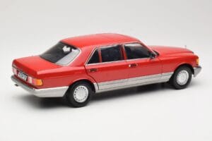 Mercedes 560 SEL W126 Punainen Norev 1:18 183463 Metalli — kuva 3 / 8