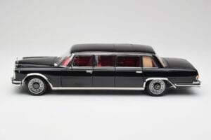 Mercedes 600 Pullman W100 Musta NZG 1:18 1071/50 Metalli — kuva 4 / 8