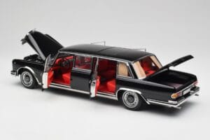 Mercedes 600 Pullman W100 Musta NZG 1:18 1071/50 Metalli — kuva 5 / 8
