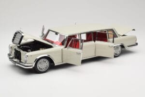 Mercedes 600 Pullman W100 Vaaleanharmaa NZG 1:18 B66040708 Metalli — kuva 2 / 8