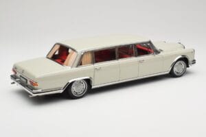 Mercedes 600 Pullman W100 Vaaleanharmaa NZG 1:18 B66040708 Metalli — kuva 3 / 8