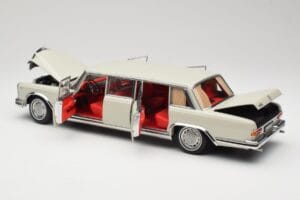 Mercedes 600 Pullman W100 Vaaleanharmaa NZG 1:18 B66040708 Metalli — kuva 5 / 8