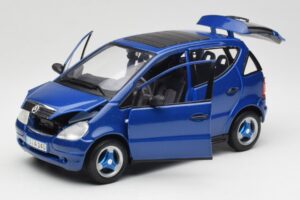 Mercedes A-Class W168 Tummansininen Maisto 1:18 B66005219 Metalli — kuva 2 / 8