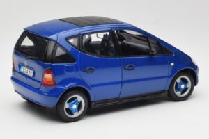 Mercedes A-Class W168 Tummansininen Maisto 1:18 B66005219 Metalli — kuva 3 / 8