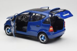 Mercedes A-Class W168 Tummansininen Maisto 1:18 B66005219 Metalli — kuva 5 / 8