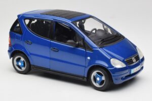 Mercedes A-Class W168 Tummansininen Maisto 1:18 B66005219 Metalli — kuva 6 / 8