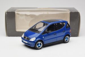Mercedes A-Class W168 Tummansininen Maisto 1:18 B66005219 Metalli — kuva 8 / 8