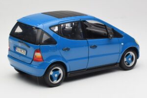 Mercedes A-Class W168 Vaaleansininen Maisto 1:18 37800-M5 Metalli — kuva 3 / 8