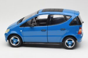 Mercedes A-Class W168 Vaaleansininen Maisto 1:18 37800-M5 Metalli — kuva 4 / 8
