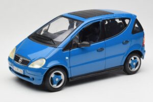 Mercedes A-Class W168 Vaaleansininen Maisto 1:18 37800-M5 Metalli
