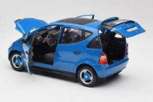 Mercedes A-Class W168 Vaaleansininen Maisto 1:18 37800-M5 Metalli — kuva 5 / 8