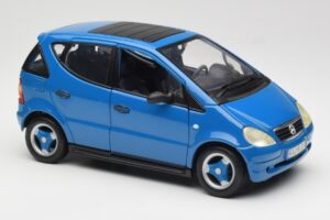 Mercedes A-Class W168 Vaaleansininen Maisto 1:18 37800-M5 Metalli — kuva 6 / 8