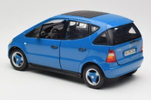 Mercedes A-Class W168 Vaaleansininen Maisto 1:18 37800-M5 Metalli — kuva 7 / 8
