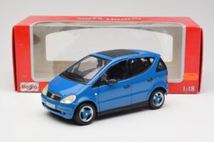 Mercedes A-Class W168 Vaaleansininen Maisto 1:18 37800-M5 Metalli — kuva 8 / 8