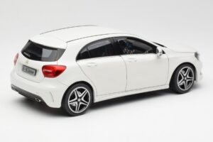 Mercedes A-Class W176 Cirrus Valkoinen Norev 1:18 B66960126 Metalli — kuva 3 / 8