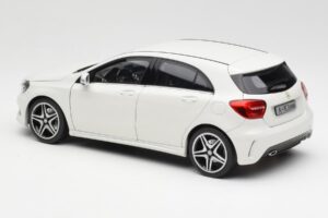 Mercedes A-Class W176 Cirrus Valkoinen Norev 1:18 B66960126 Metalli — kuva 7 / 8