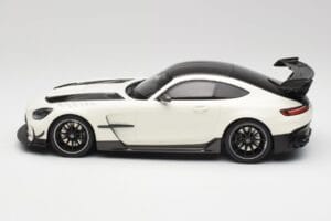 Mercedes AMG GT C190 Black Series Designo Diamond Valkoinen Metallic Minichamps 1:18 155032022 Metalli — kuva 3 / 6
