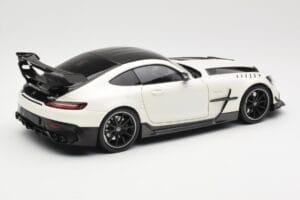 Mercedes AMG GT C190 Black Series Diamond White Metallic Minichamps 1:18 110032020 Metalli — kuva 3 / 8