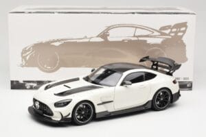 Mercedes AMG GT C190 Black Series Diamond White Metallic Minichamps 1:18 110032020 Metalli — kuva 8 / 8